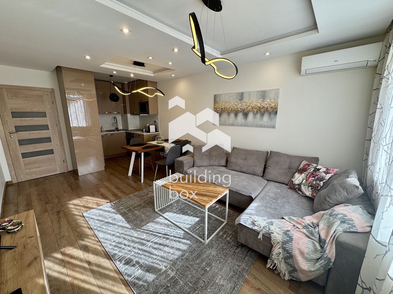 Луксозен двустаен в Центъра