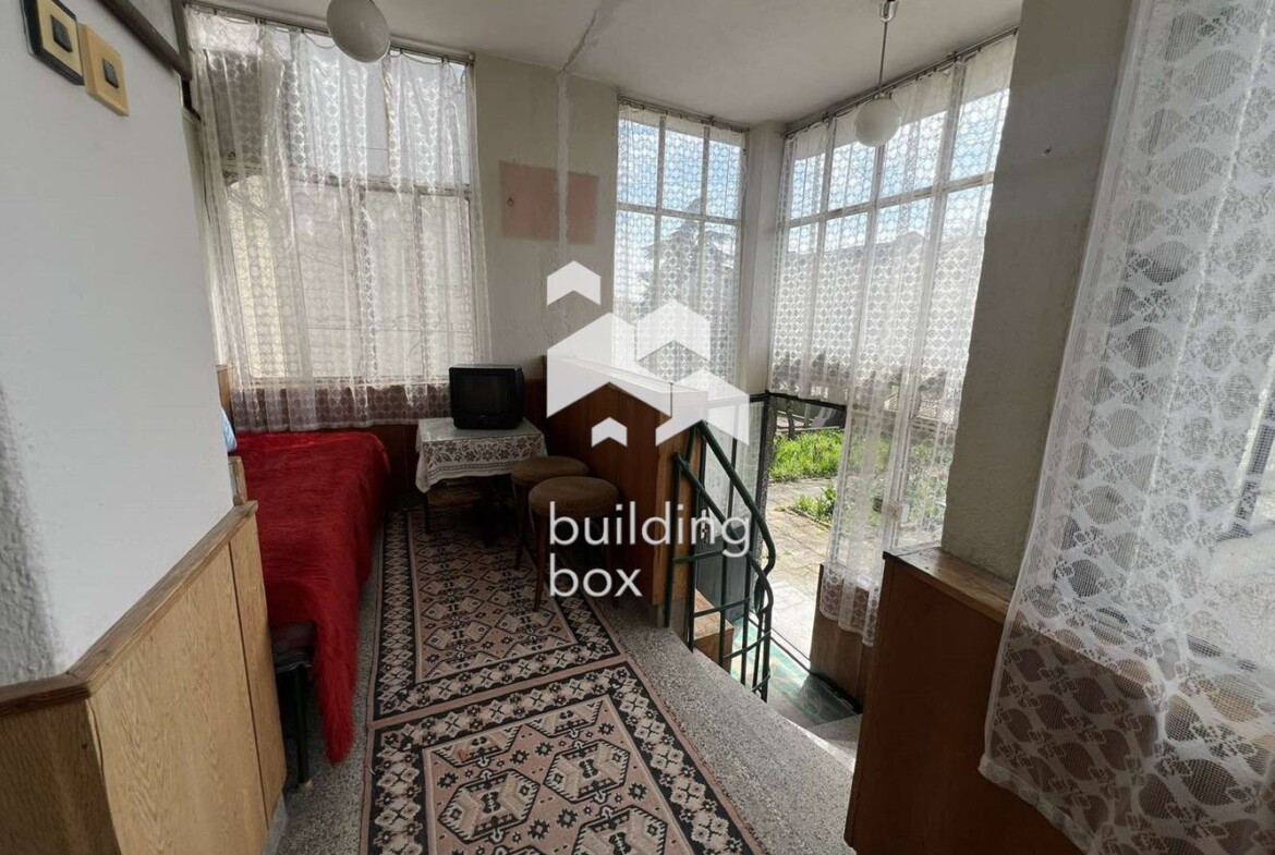 Етаж от къща в гр. Хисаря - 0