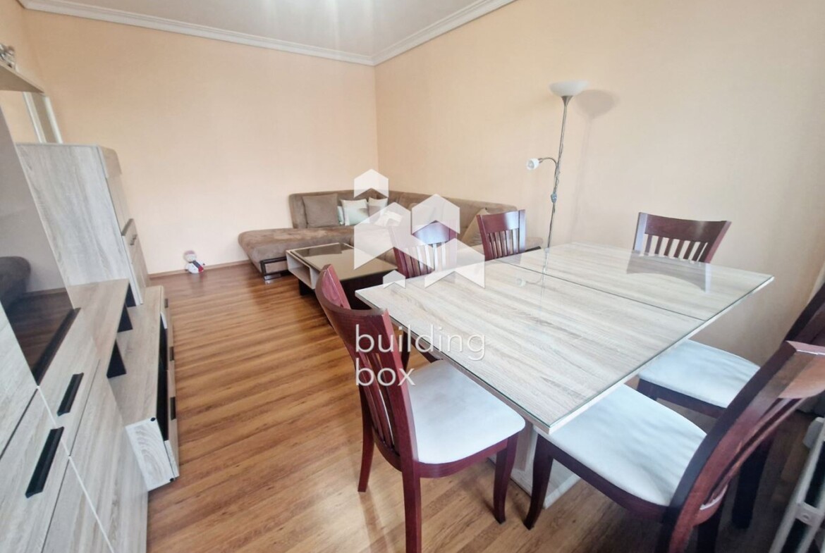 Просторен 2стаен апартамет в ж.к. Дружба 2 - 0