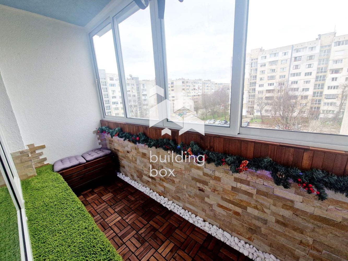 Просторен 2стаен апартамет в ж.к. Дружба 2 - 0