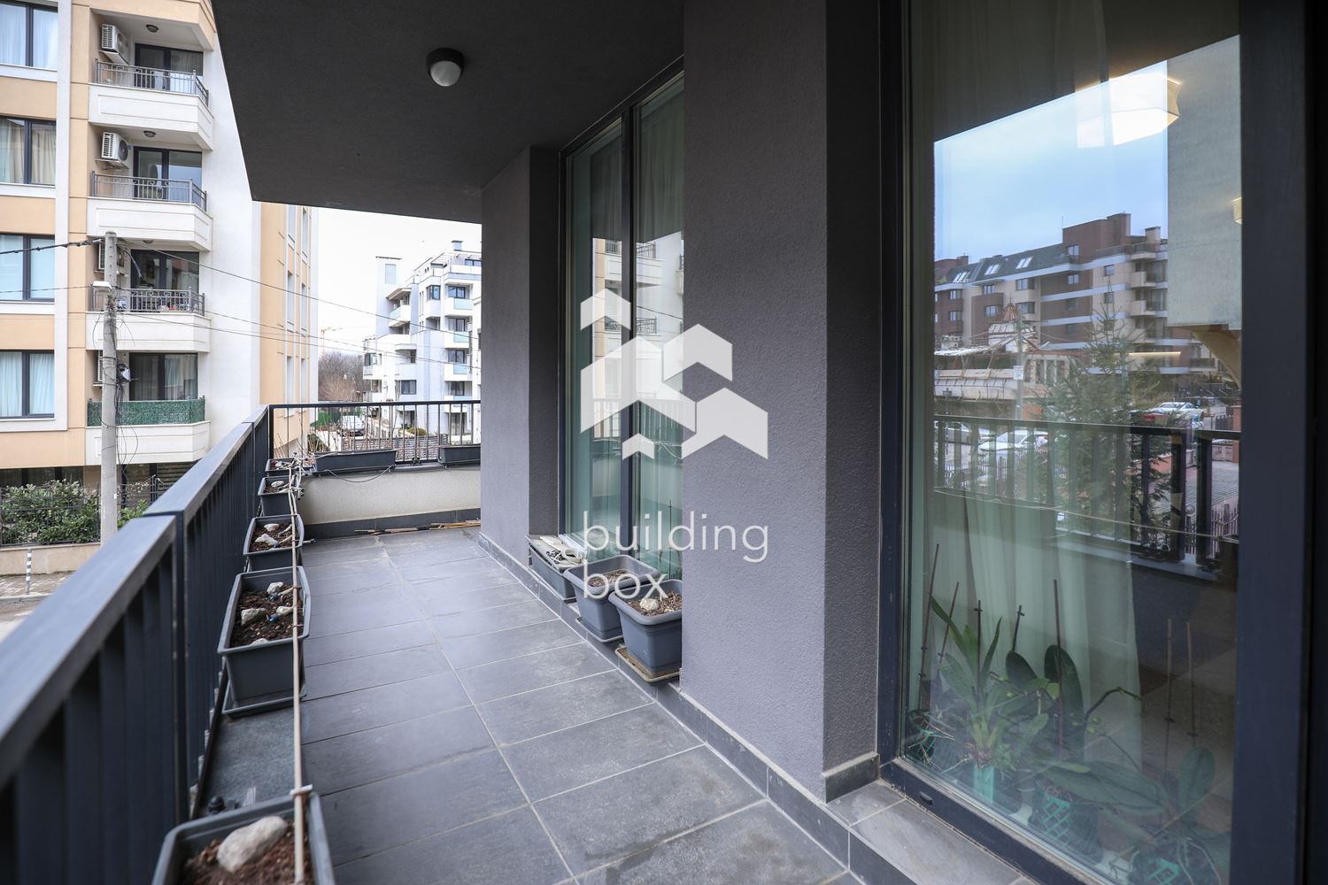 Тристаен апартамент - кв. Кръстова вада - 0