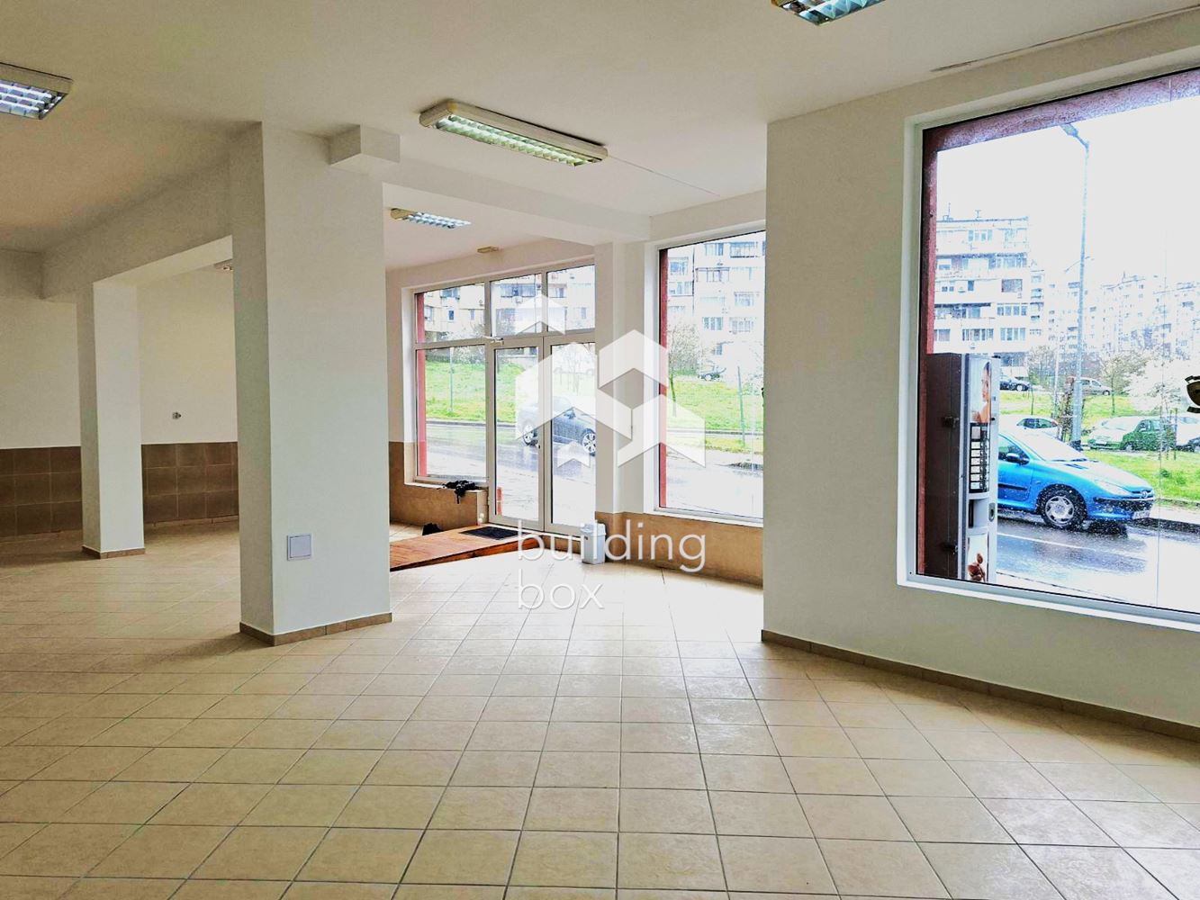 Голям функционален офис в кв.Владислав Варненчик - 0