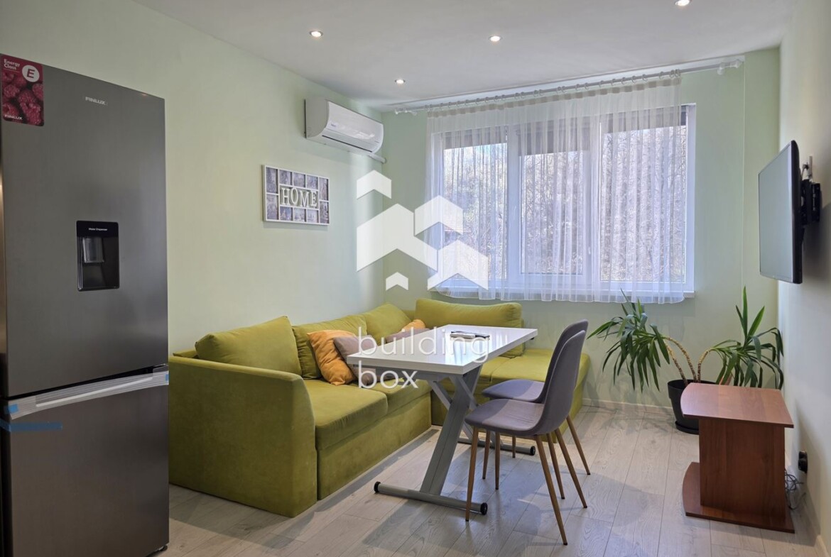 светъл тристаен апартамент - 0