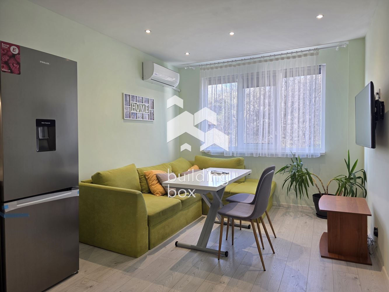 светъл тристаен апартамент - 0