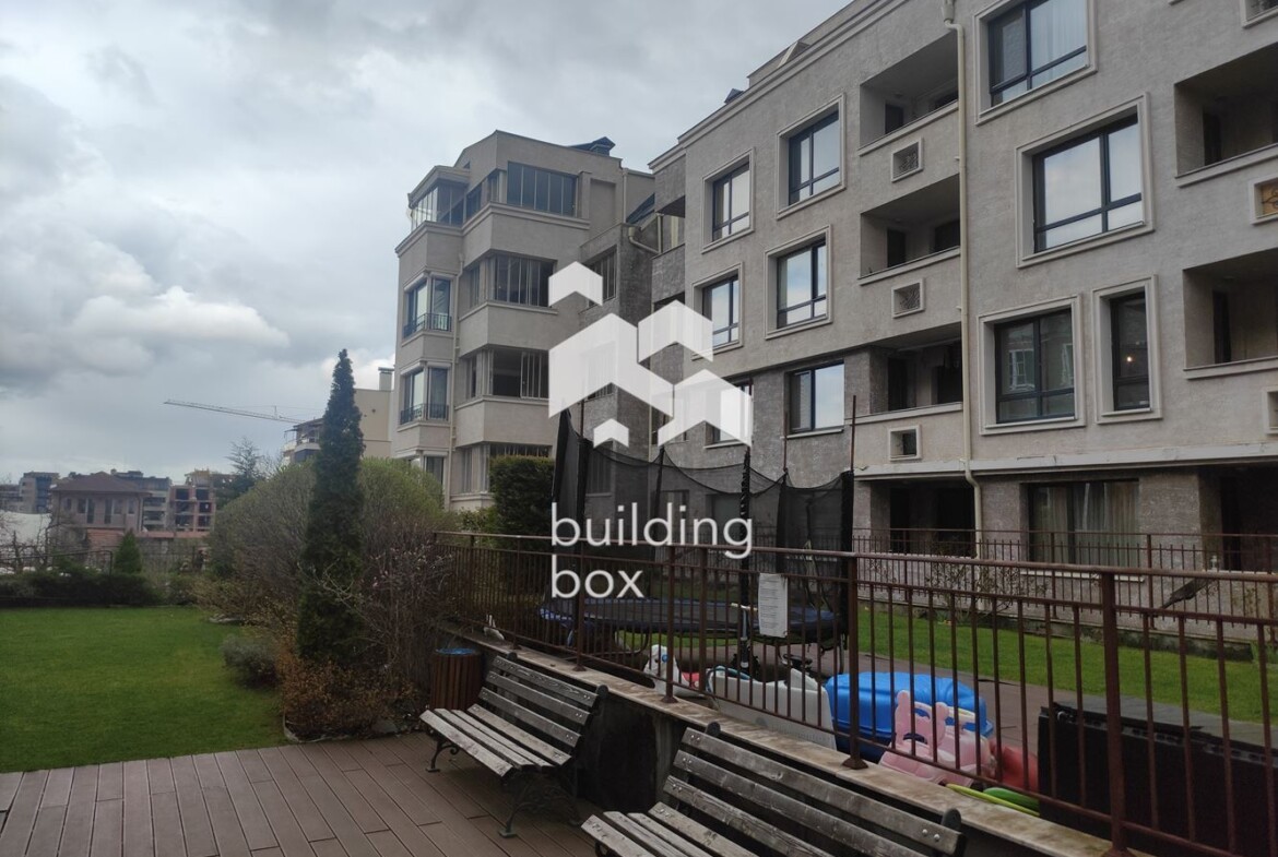 Многостаен апартамент в затворен комплекс в кв. Кръстова вада - 0