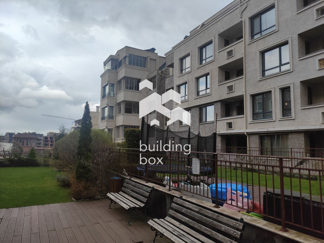 Многостаен апартамент в затворен комплекс в кв. Кръстова вада - 0