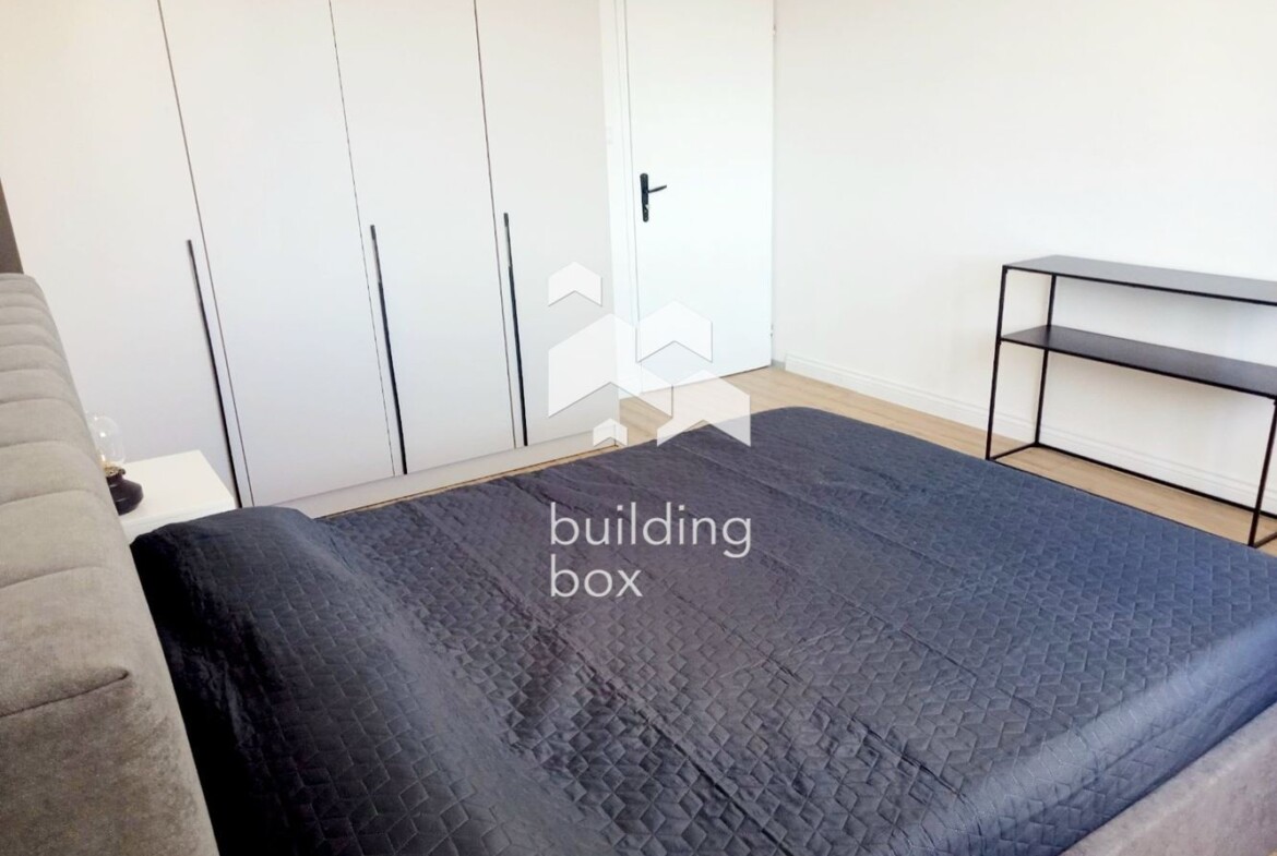 Просторен и светъл тристаен апартамент в кв. Модерно предградие - 0