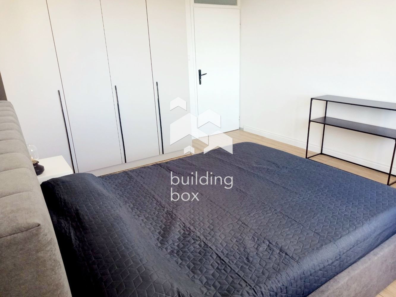 Просторен и светъл тристаен апартамент в кв. Модерно предградие - 0