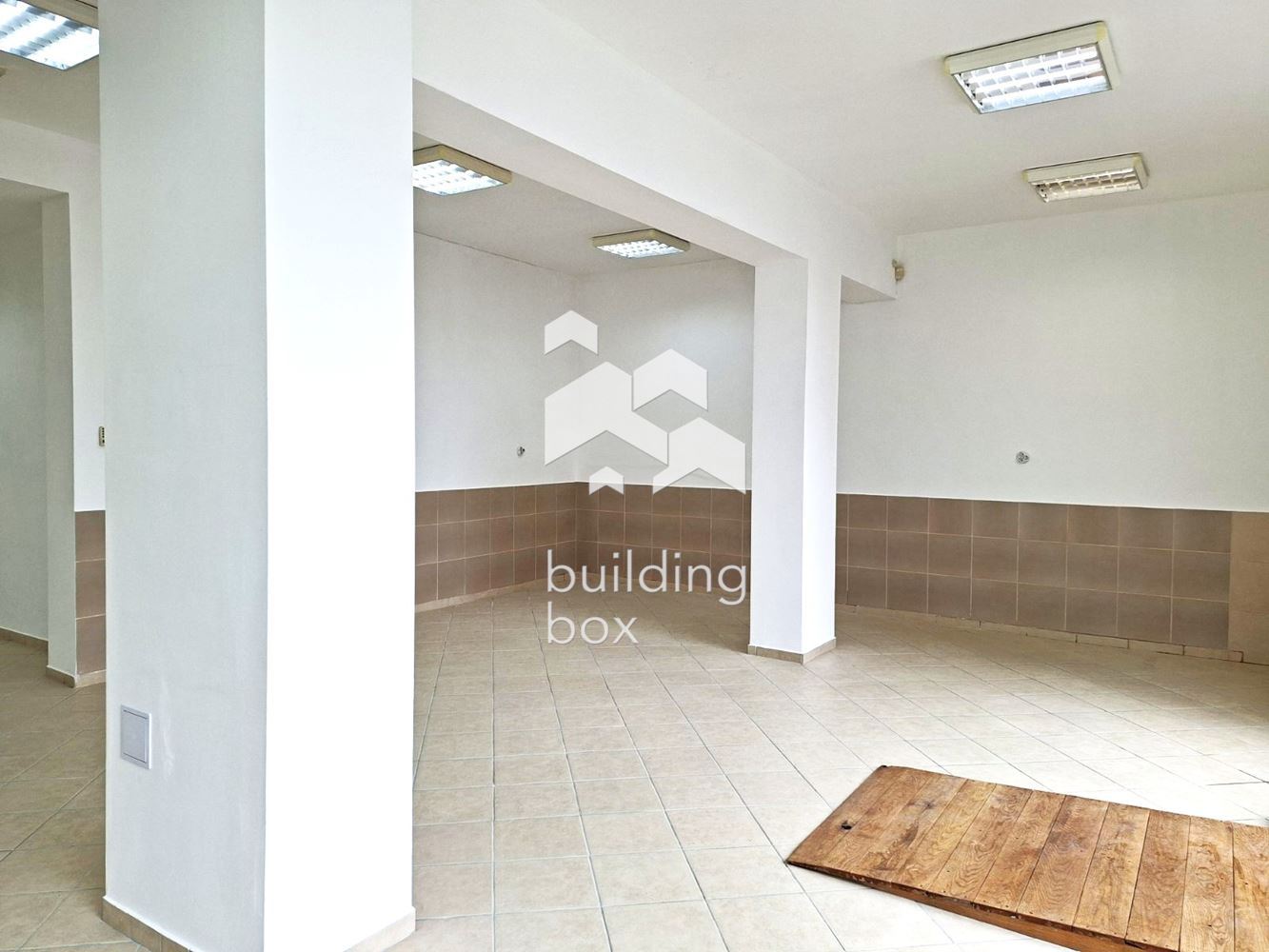 Голям функционален офис в кв.Владислав Варненчик - 0