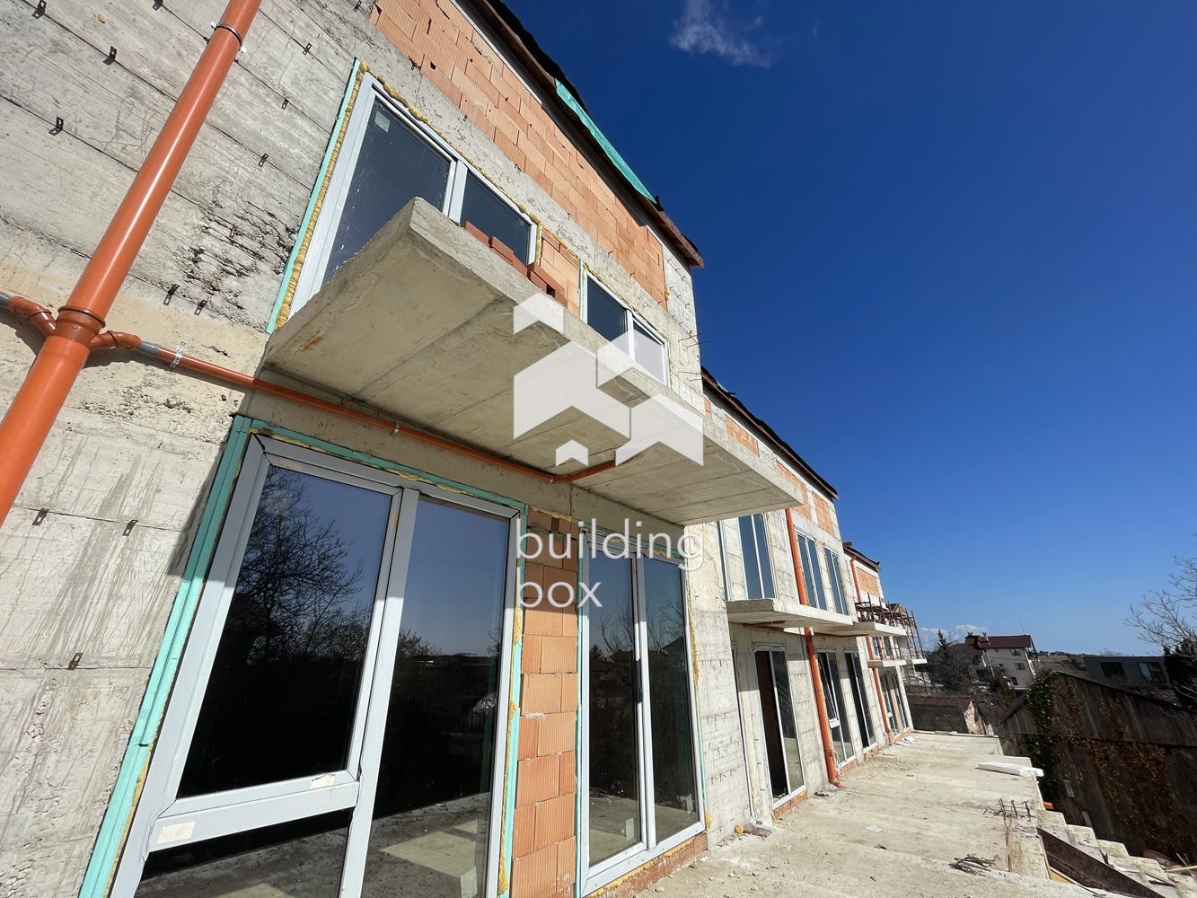 Триетажна къща в м-т Траката