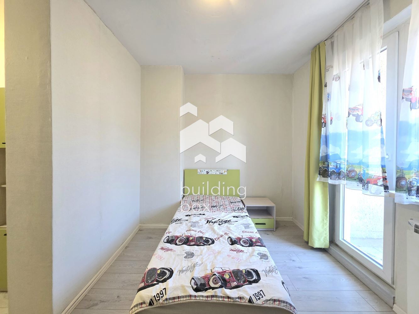 светъл тристаен апартамент - 0