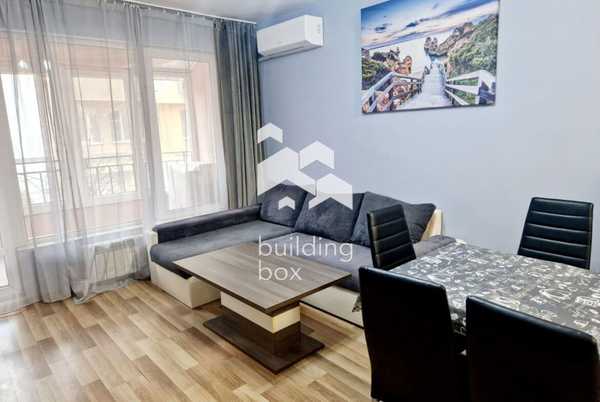 Просторен и светъл тристаен апартамент в кв. Оборище - 0