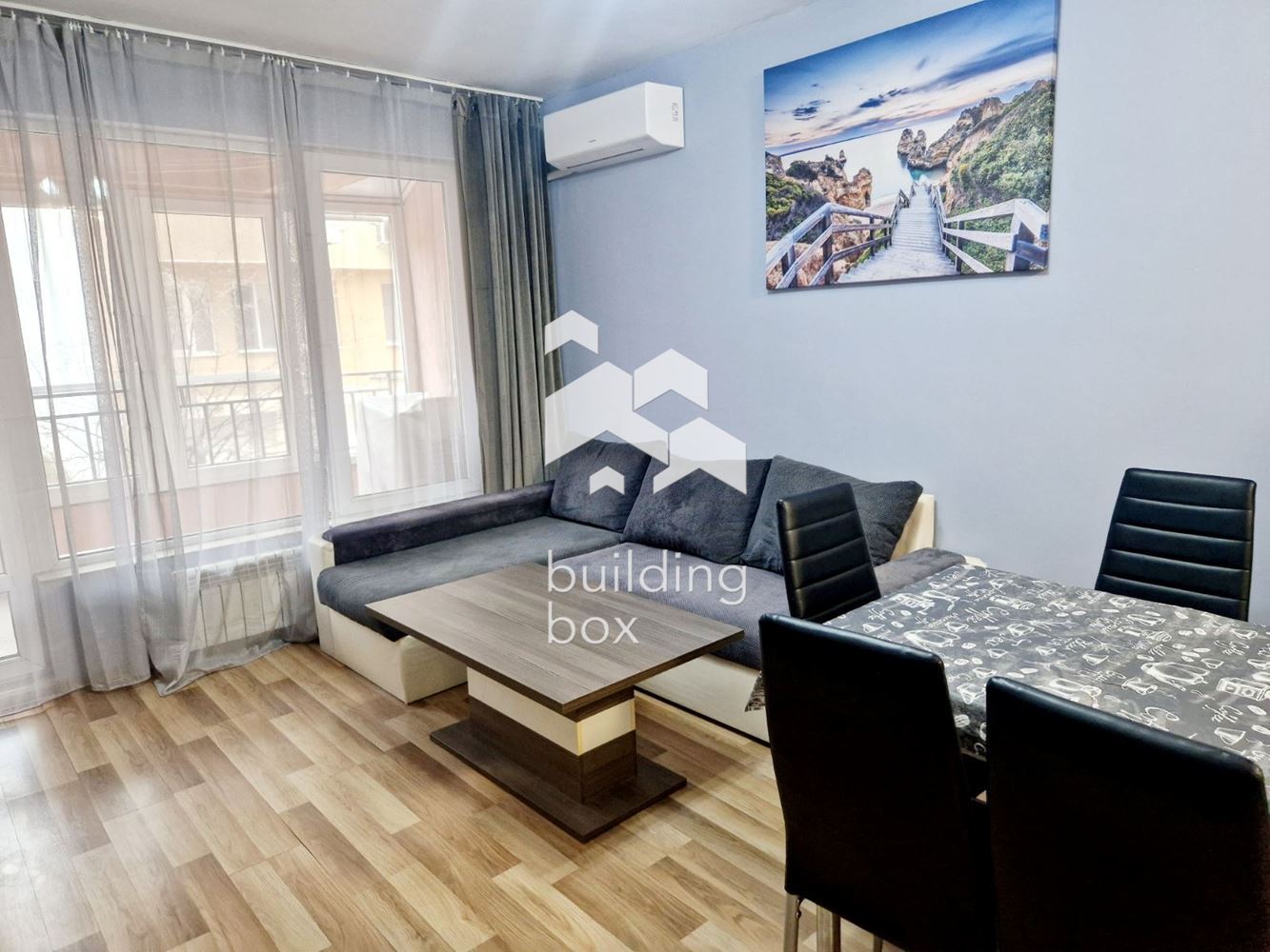 Просторен и светъл тристаен апартамент в кв. Оборище - 0