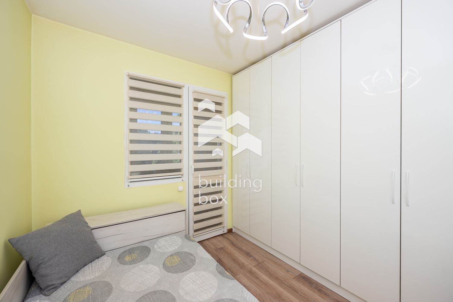 Тристаен ОБЗАВЕДЕН апартамент след РЕМОНТ - само за 124 999€ - 0