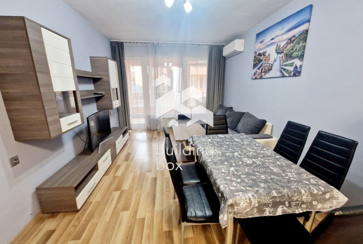 Просторен и светъл тристаен апартамент в кв. Оборище - 0