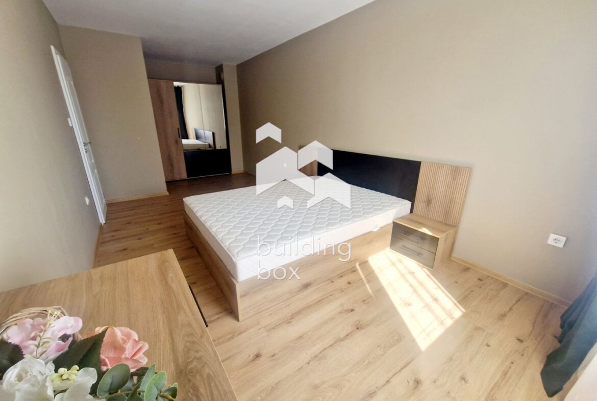 Просторен и светъл тристаен апартамент в кв. Банишора - 0