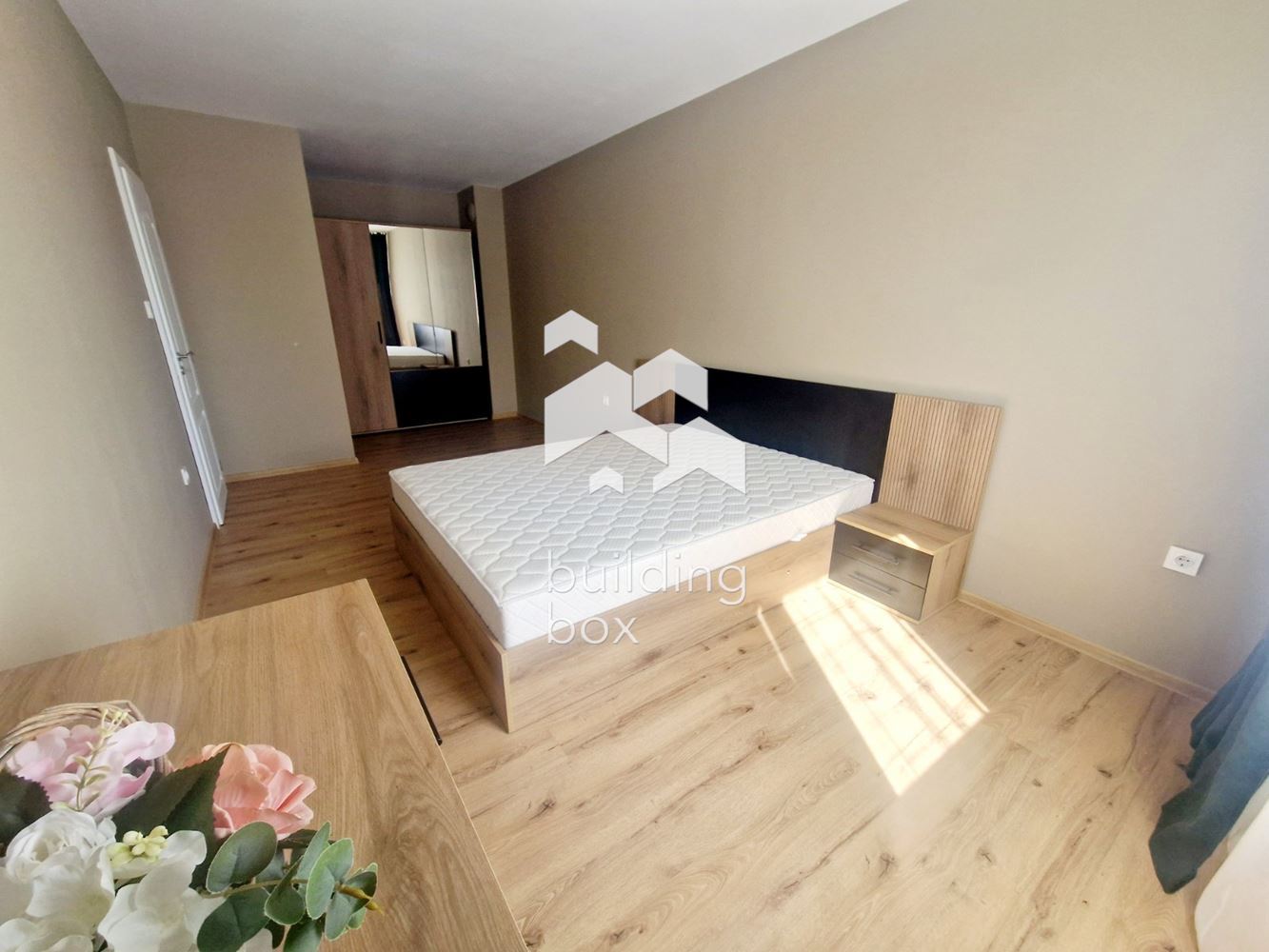 Просторен и светъл тристаен апартамент в кв. Банишора - 0