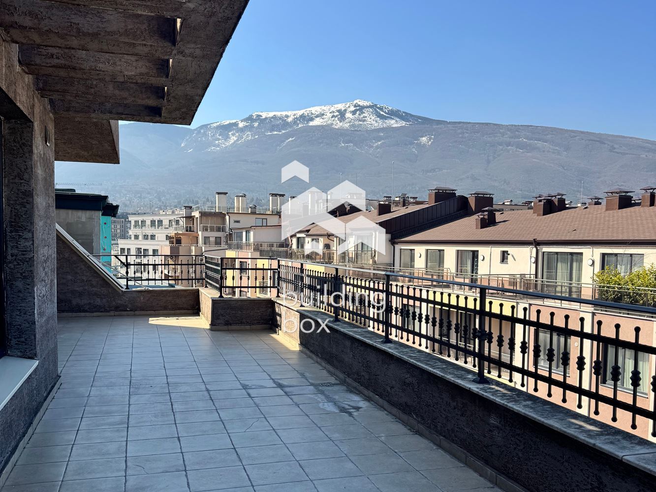 Многостаен апартамент в затворен комплекс в кв. Кръстова вада - 0