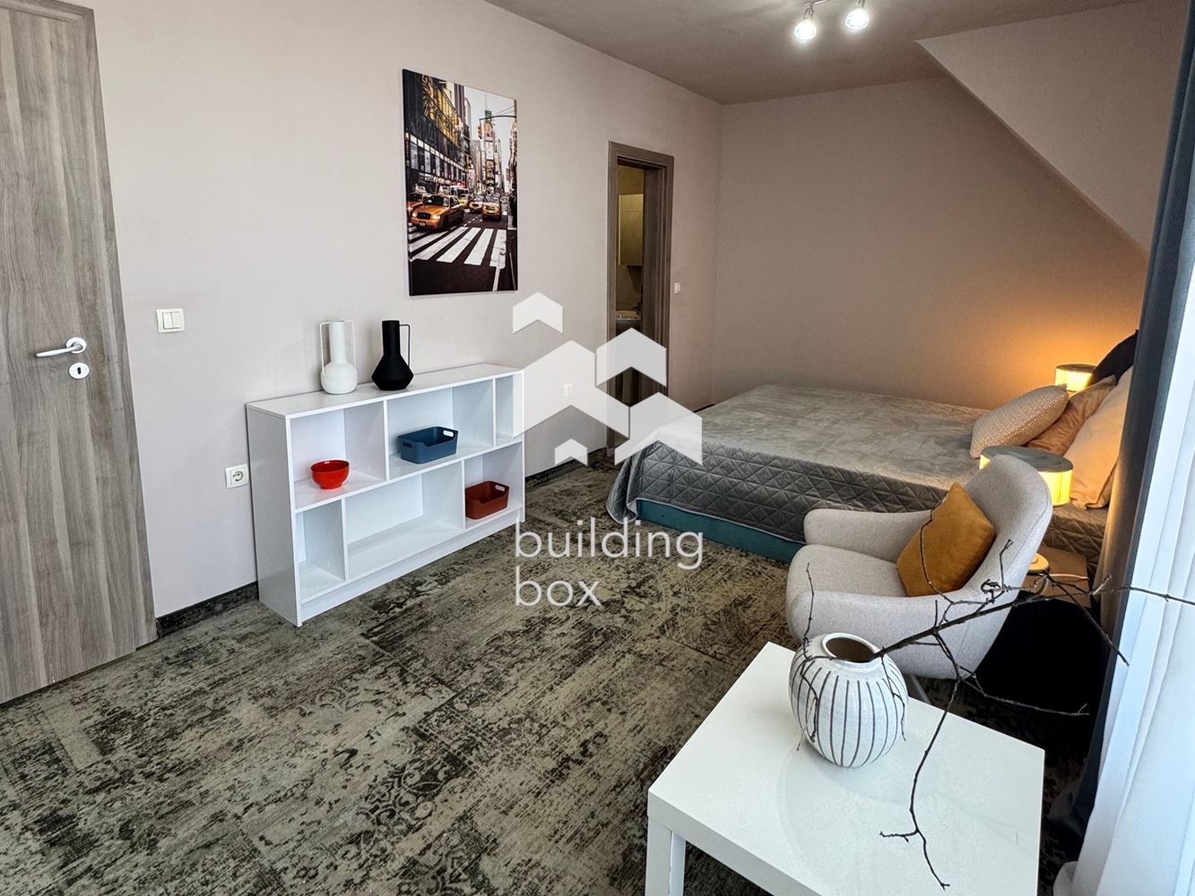 Многостаен апартамент в затворен комплекс в кв. Кръстова вада - 0