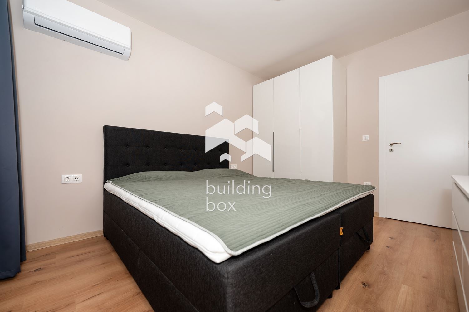 Двустаен обзаведен апартамент - кв. Христо Смирненски - 0