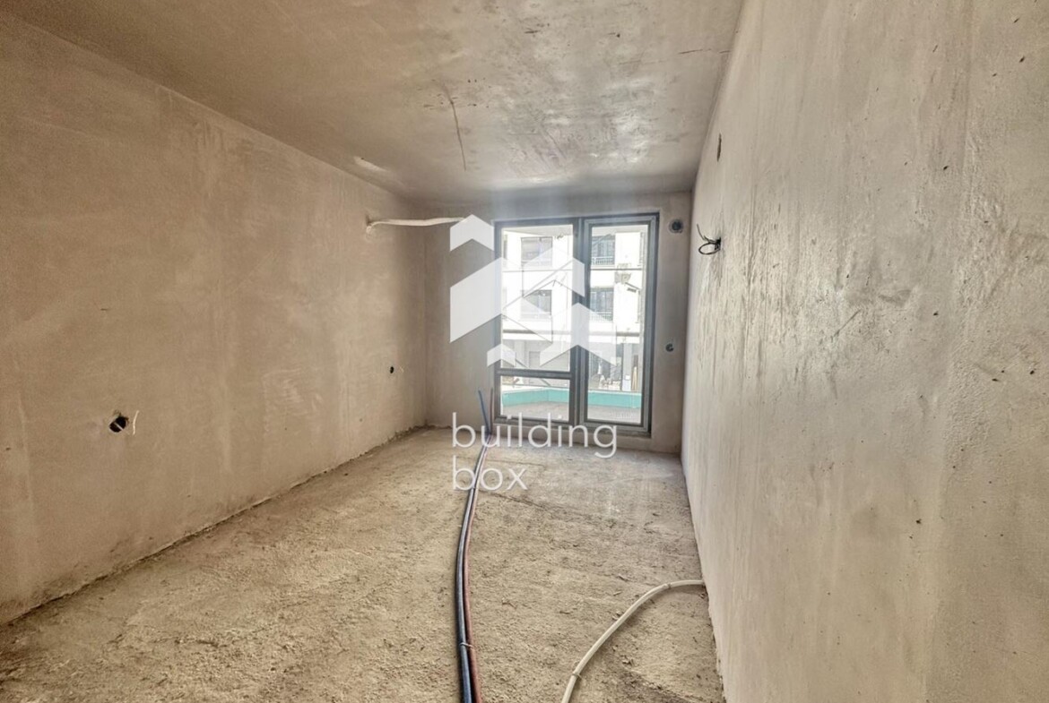 Просторен тристаен апартамент до метростанция „Надежда“ - 0