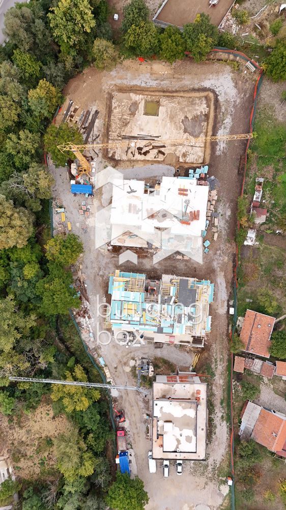 Двустаен апартамент със самостоятелен двор в близост до „Ринг Мол“ - 0