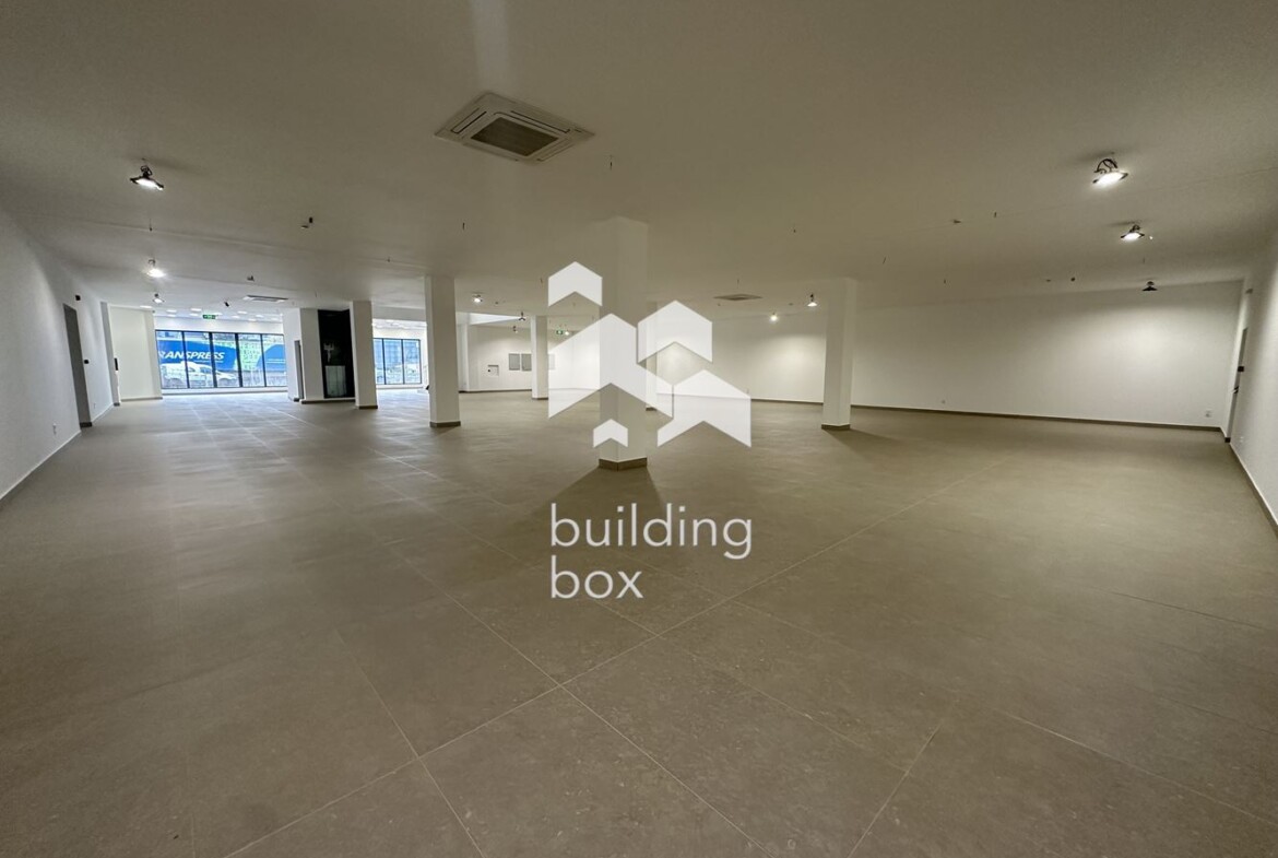 Сграда с потенциал на първа линия на бул. Европа - 0