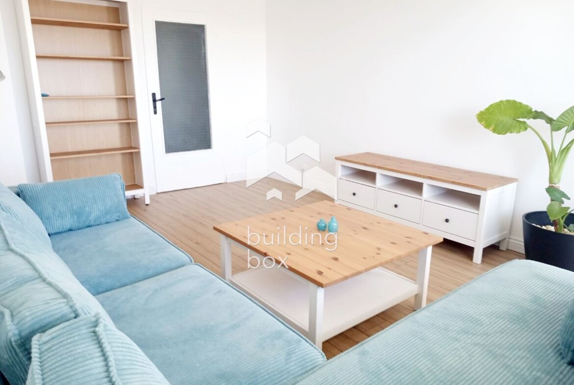 Просторен и светъл тристаен апартамент в кв. Модерно предградие - 0