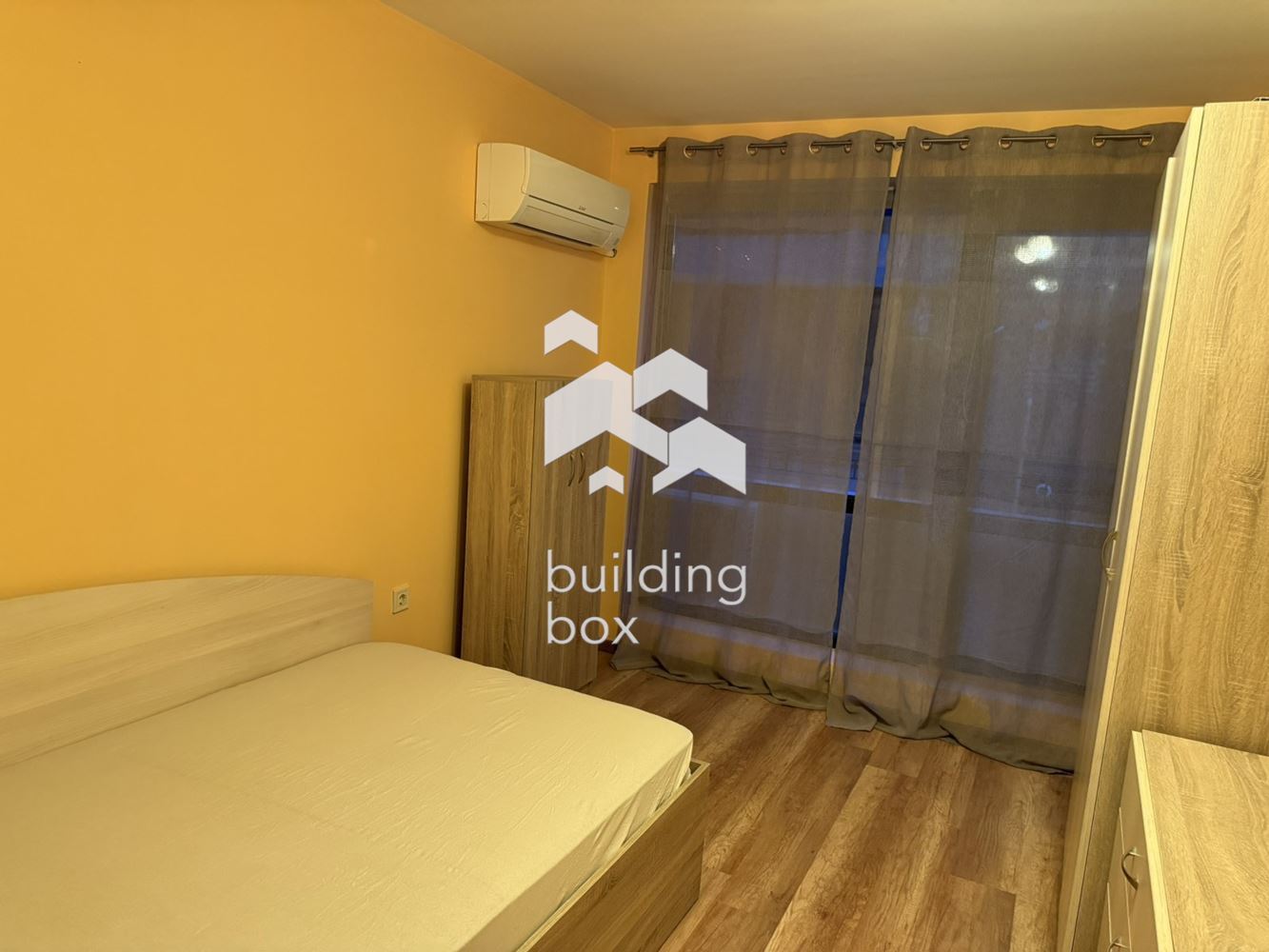 Маломерен Тристаен апартамент в Кръстова Вада - 0