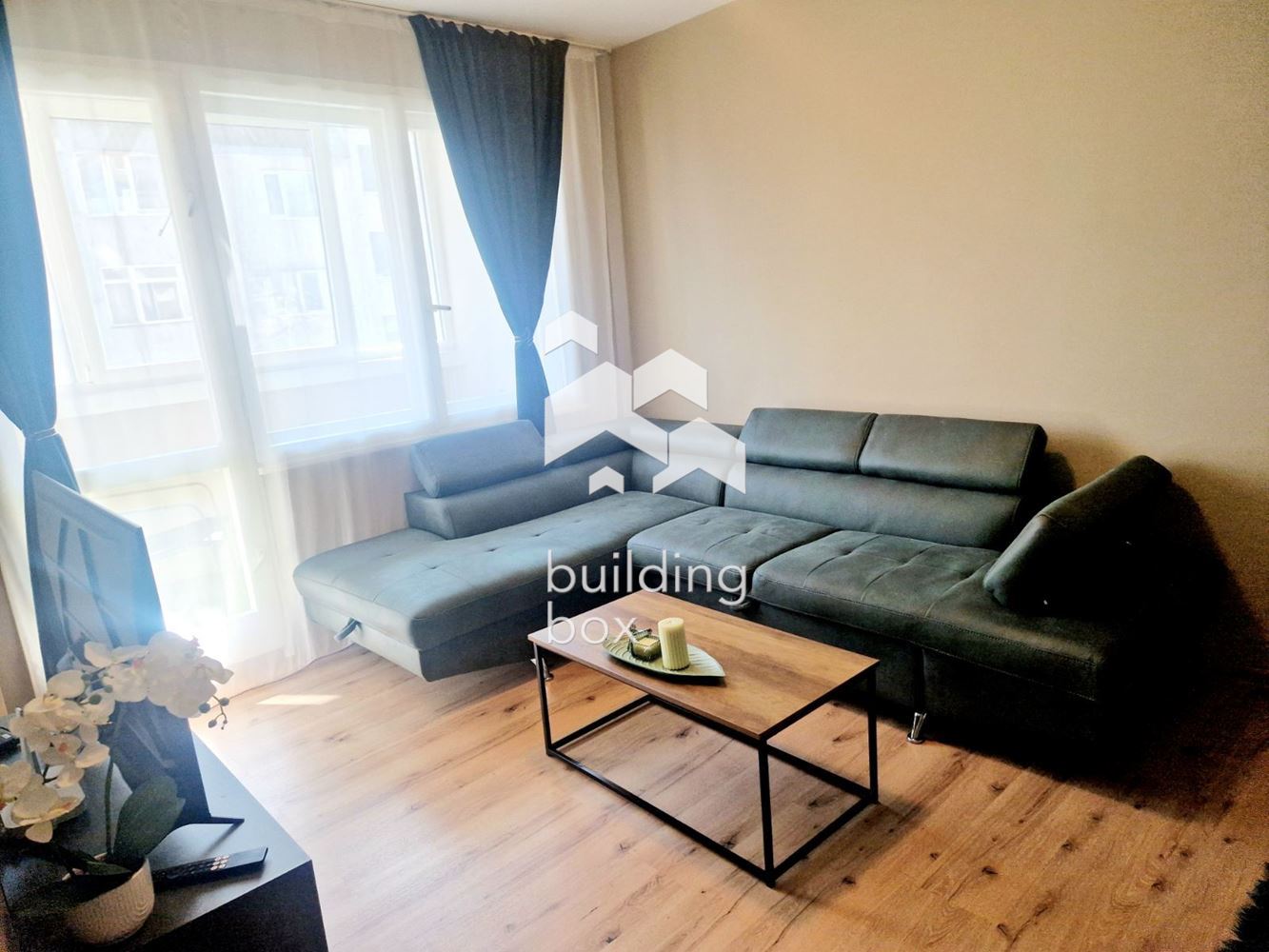 Просторен и светъл тристаен апартамент в кв. Банишора - 0