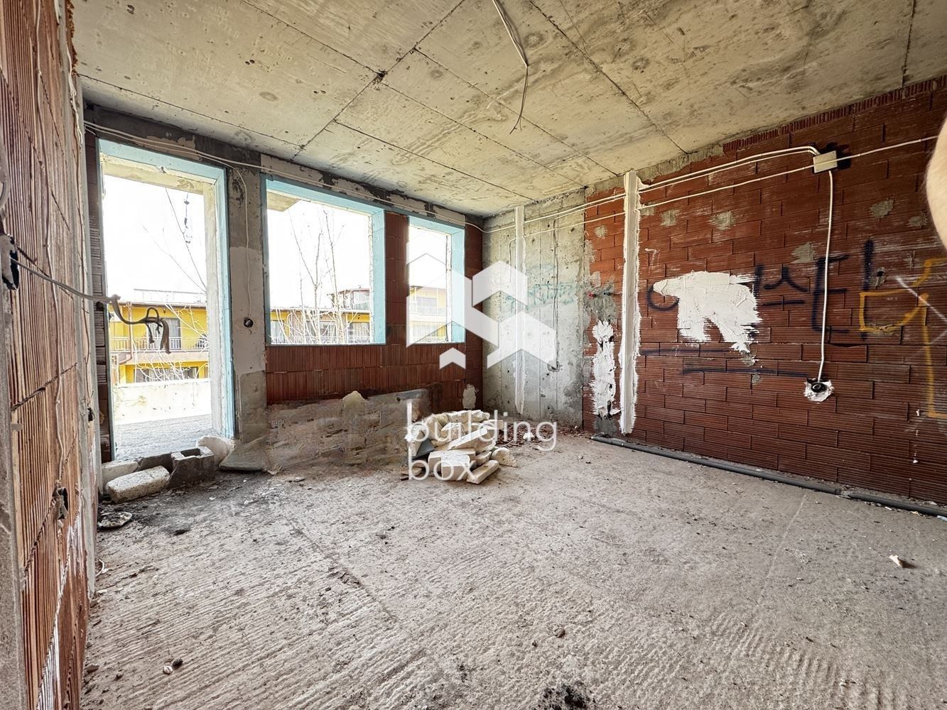 Инвестиционен двустаен апартамент - кв. Витоша - 0