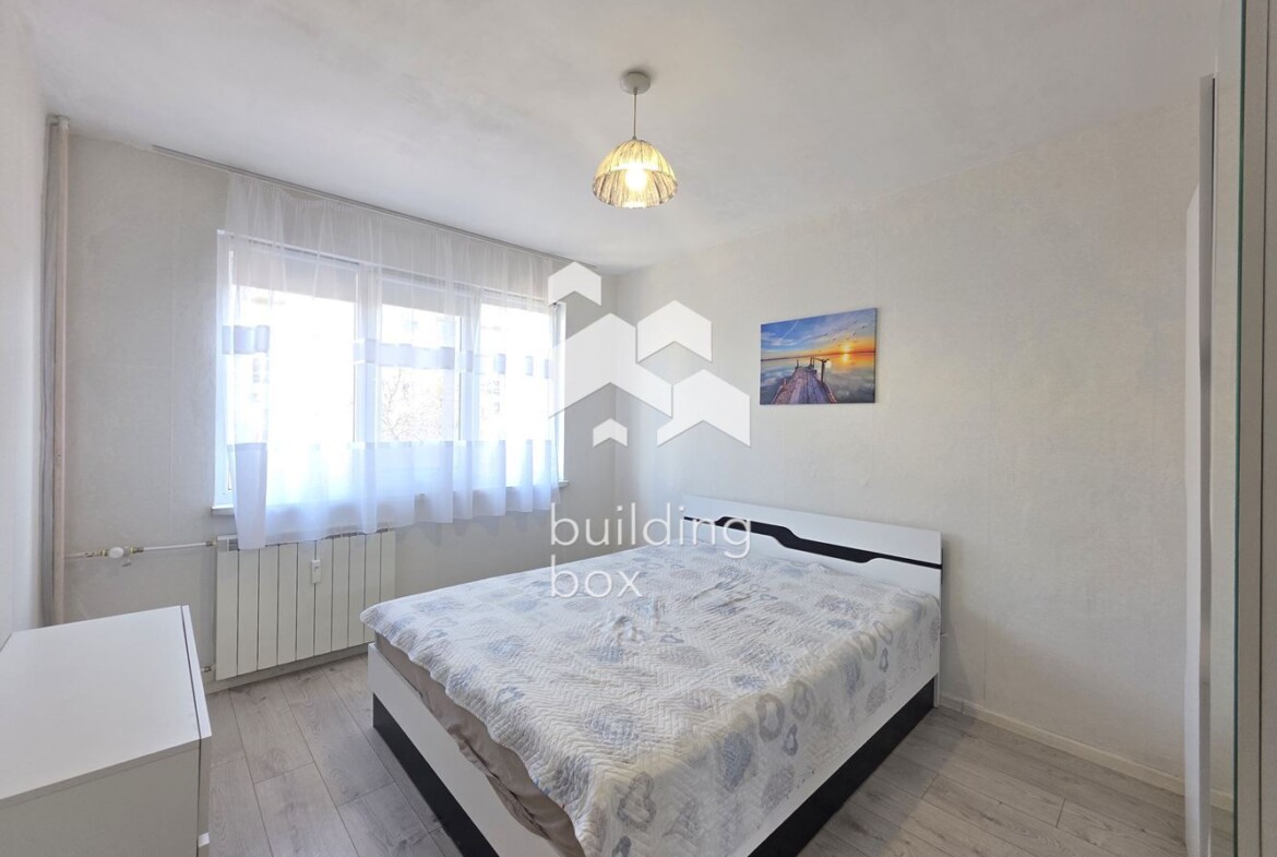 светъл тристаен апартамент - 0