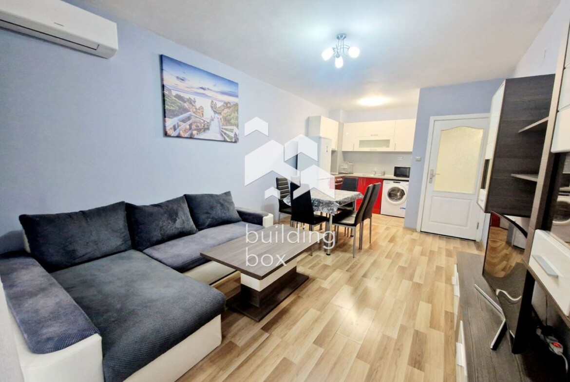 Просторен и светъл тристаен апартамент в кв. Оборище - 0