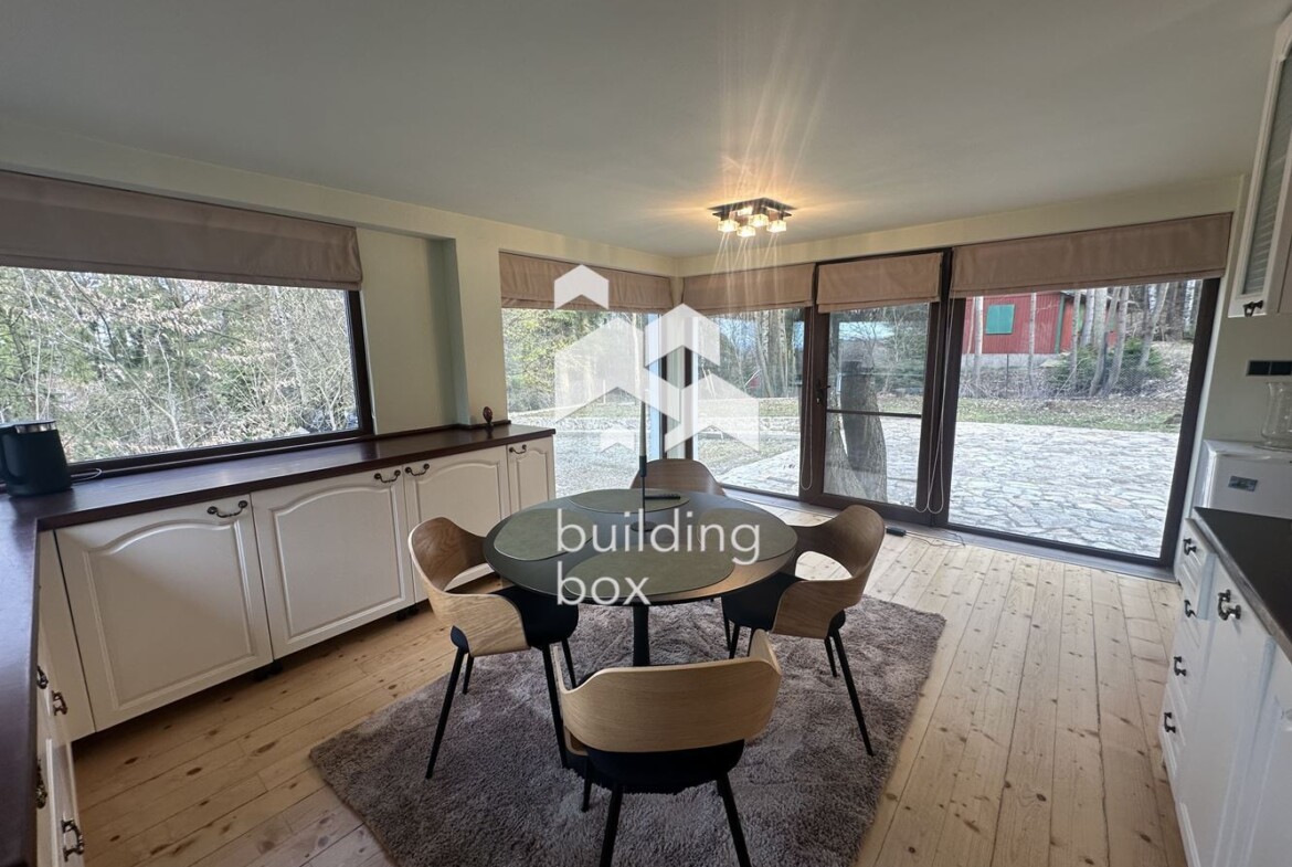 Уютна къща в с. Бистрица - 0