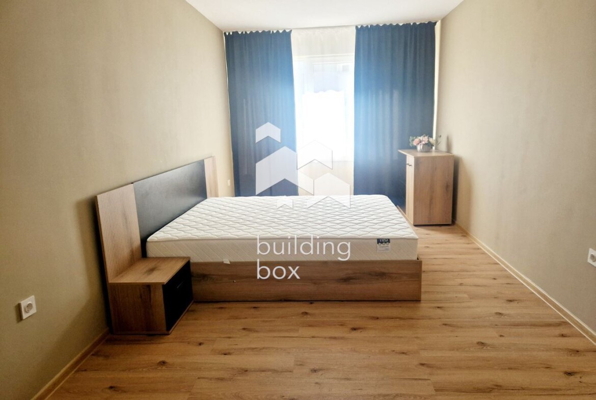 Просторен и светъл тристаен апартамент в кв. Банишора - 0