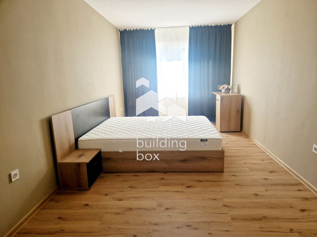 Просторен и светъл тристаен апартамент в кв. Банишора - 0