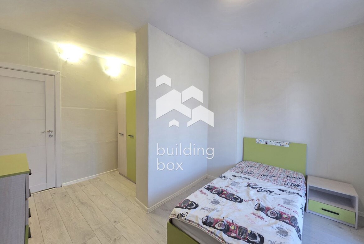 светъл тристаен апартамент - 0