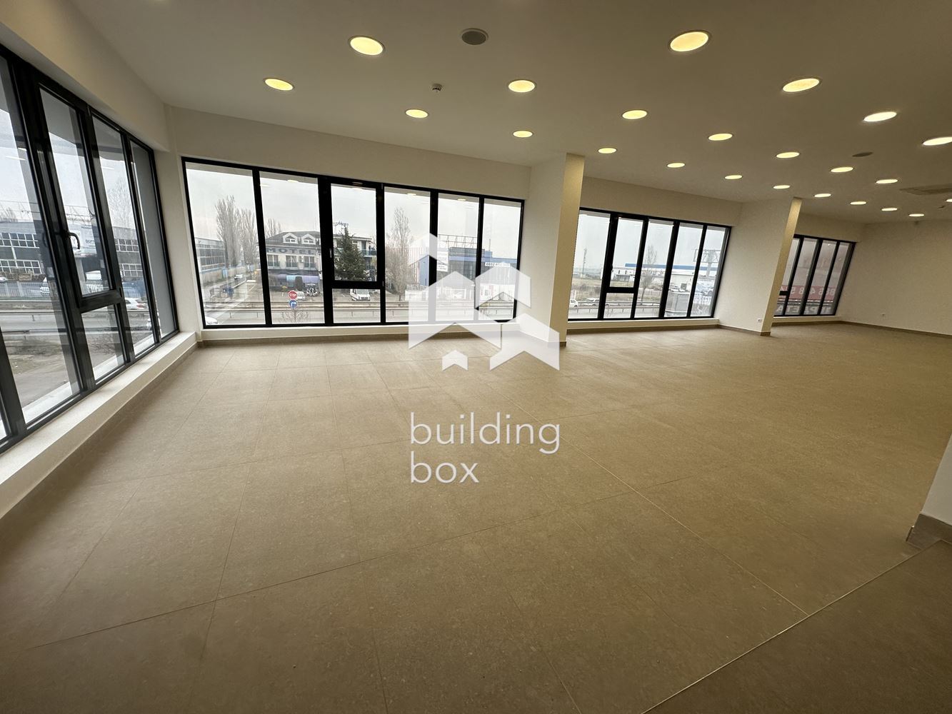 Сграда с потенциал на първа линия на бул. Европа