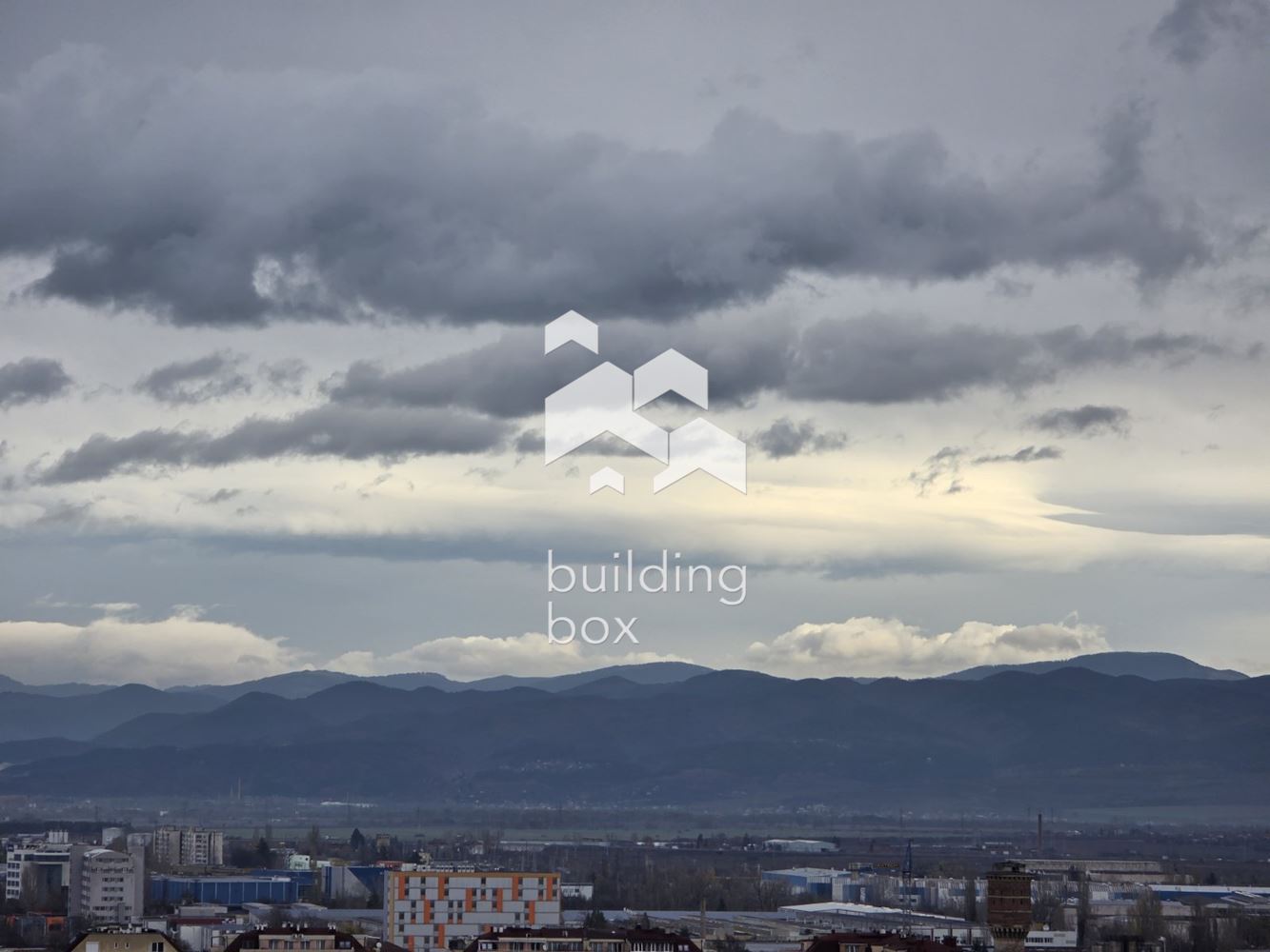 Ремонтиран тристаен апартамент с панорамна гледка - 0