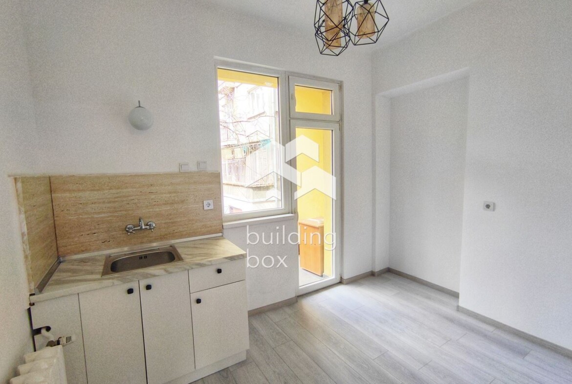 Светъл освежен двустаен апартамент/ офис на бул. Христо Ботев - 0