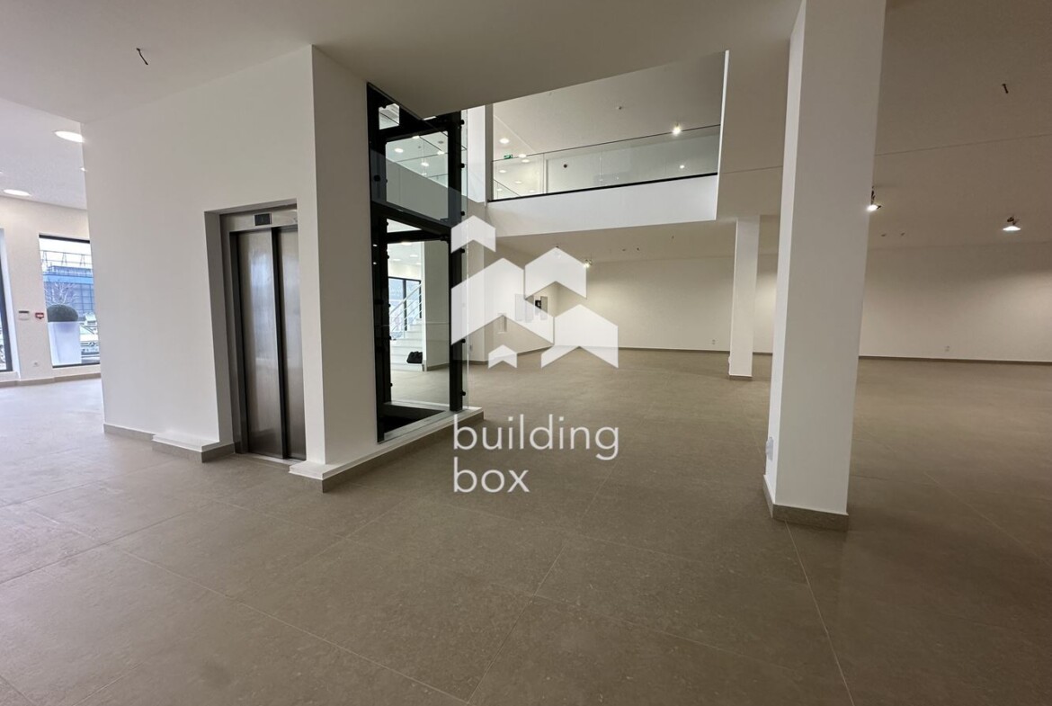 Сграда с потенциал на първа линия на бул. Европа - 0