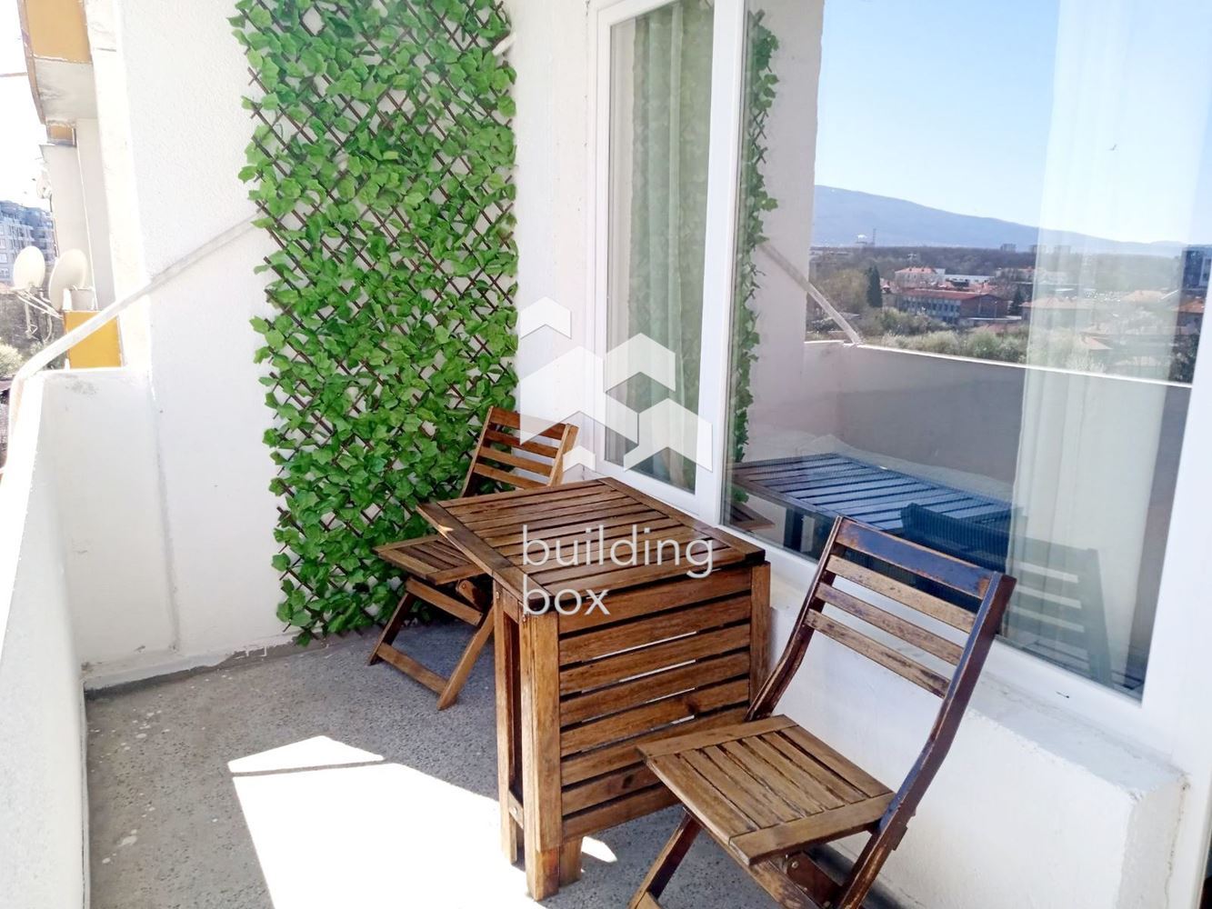 Просторен и светъл тристаен апартамент в кв. Модерно предградие - 0