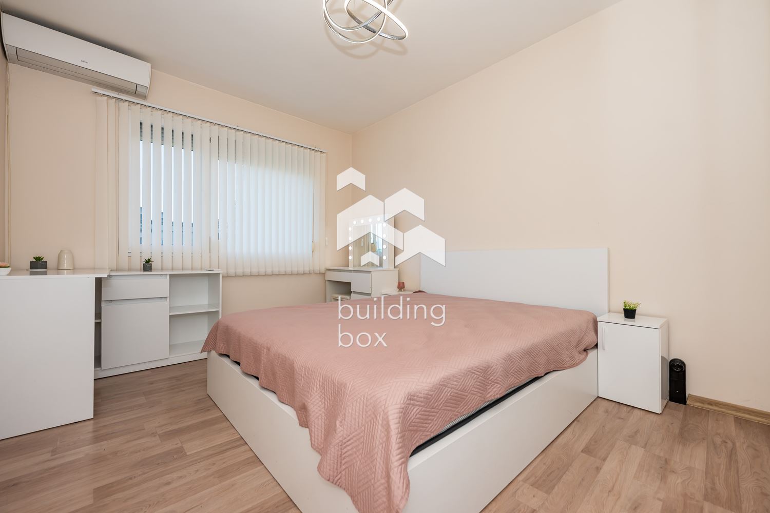 Тристаен ОБЗАВЕДЕН апартамент след РЕМОНТ - само за 124 999€ - 0