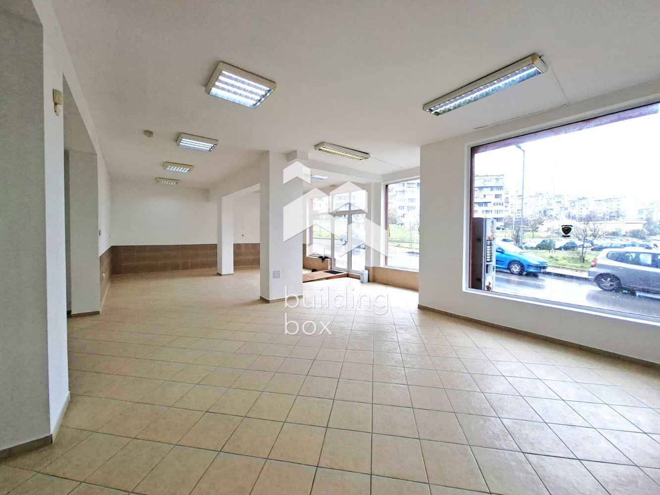 Голям функционален офис в кв.Владислав Варненчик - 0