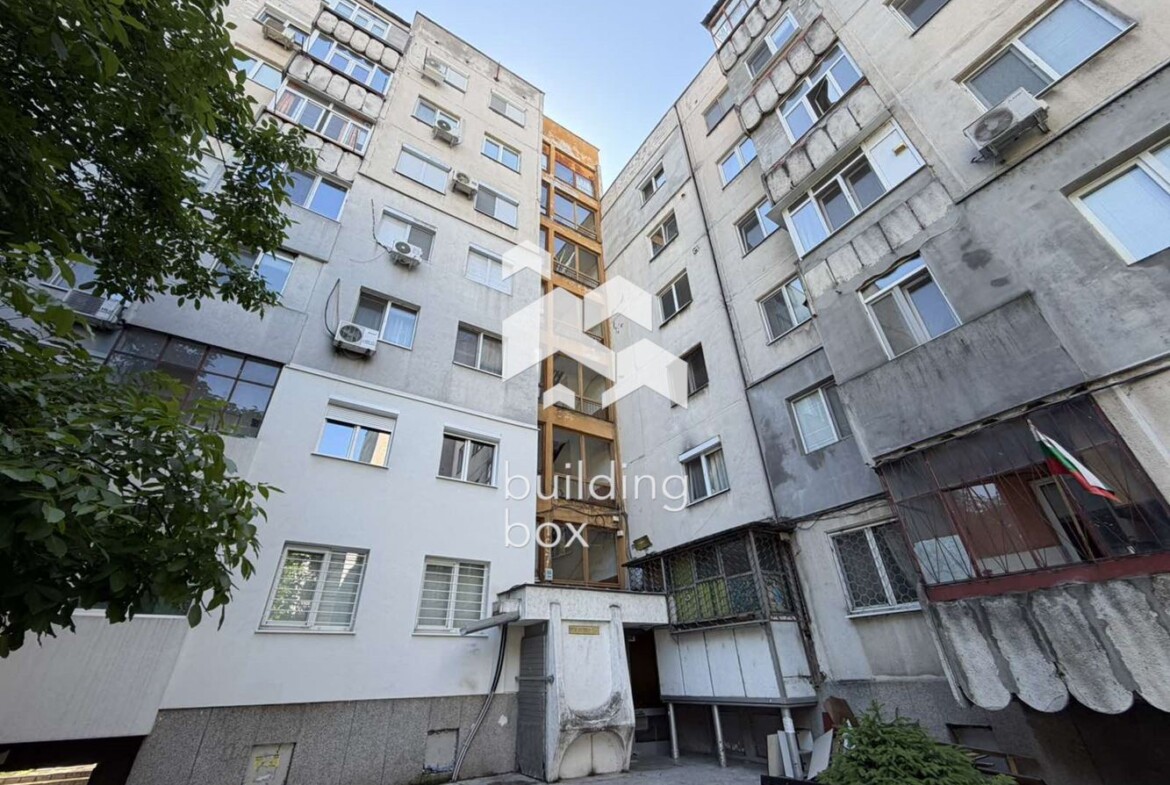 Тристаен под наем в центъра на гр. Пловдив - 0
