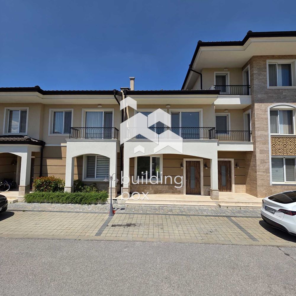 Къща в затворен комплекс Casa Mia.