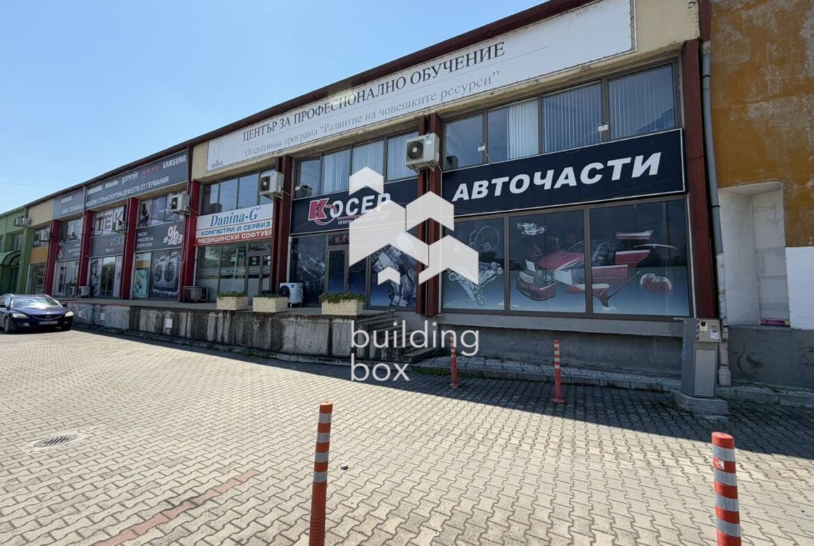 Търговско помещение /Магазин под наем в Каменица 2 | 127 кв.м | 12 м лице към булевард | 4 паркоместа - 0