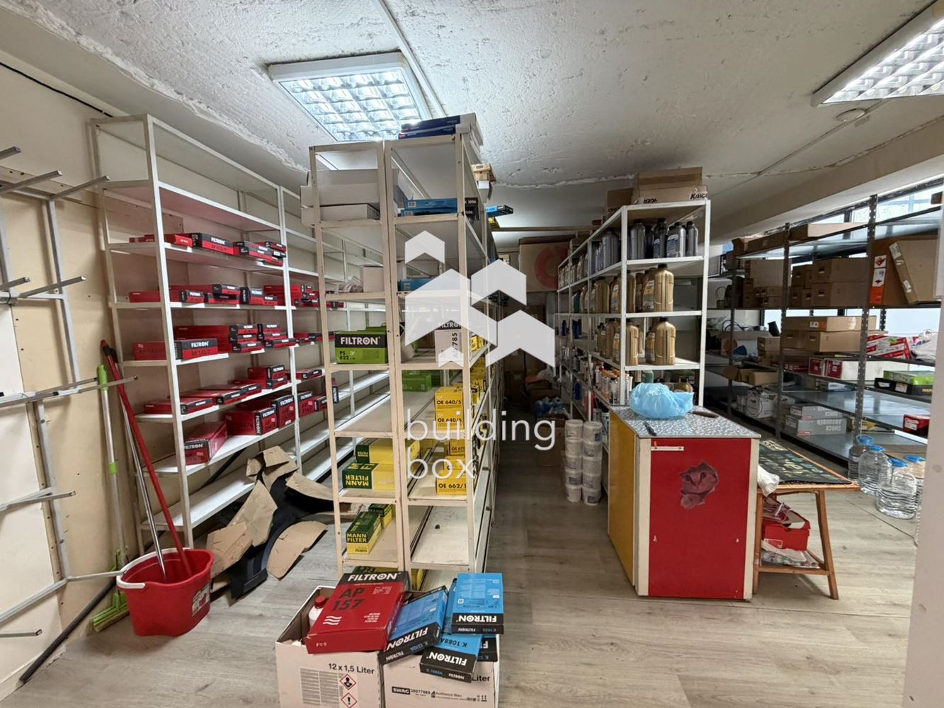 Търговско помещение /Магазин под наем в Каменица 2 | 127 кв.м | 12 м лице към булевард | 4 паркоместа - 0