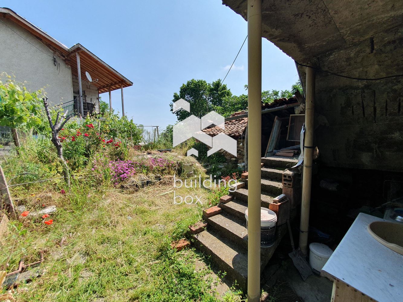 Къща с Панорамни Гледки в Село Руен - 0