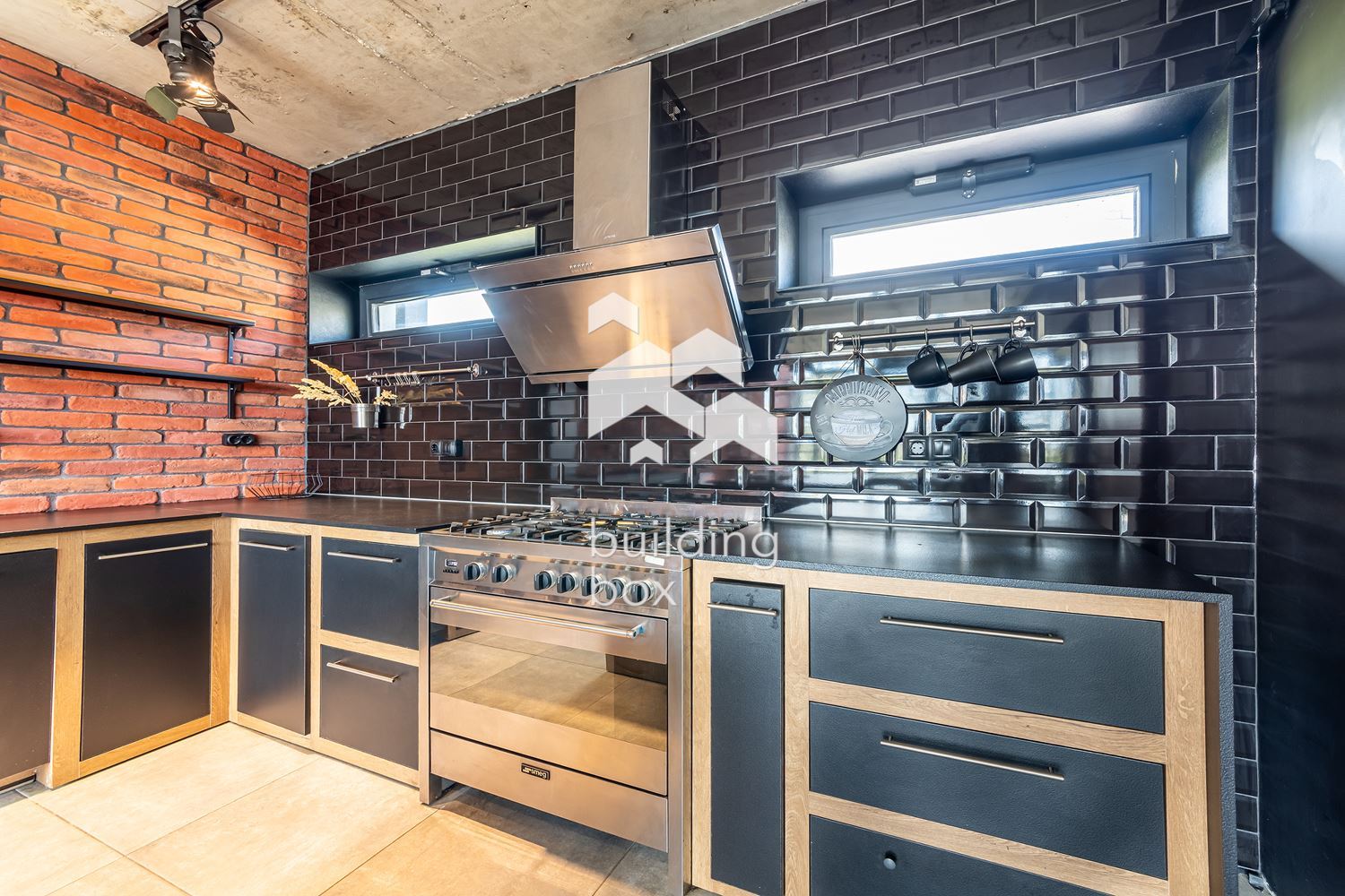 Двуетажна къща в индустриален стил-0 Двуетажна къща в индустриален стил - 0